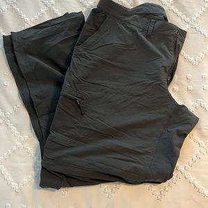Men’s size 40 gray zip off pant.